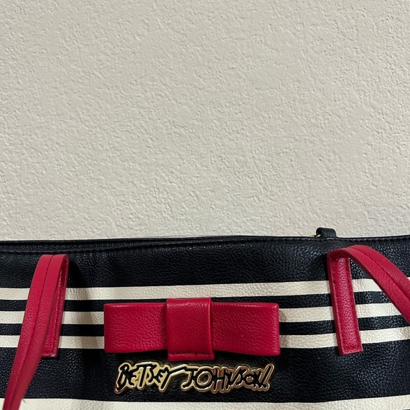 Betsey Johnson New York Black & White Striped Tote With Red Handles & Bow Accent - Picture 2 of 11
